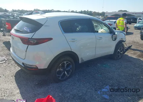 2021 Kia Sportage Lx z USA, uszkodzony, nr VIN KNDPMCAC6M7932875